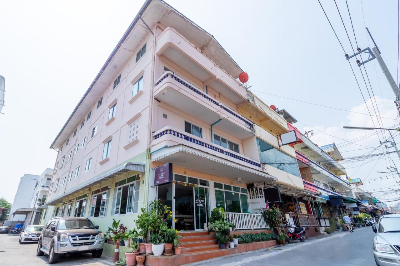 At Home Hotel HHQ Exterior foto